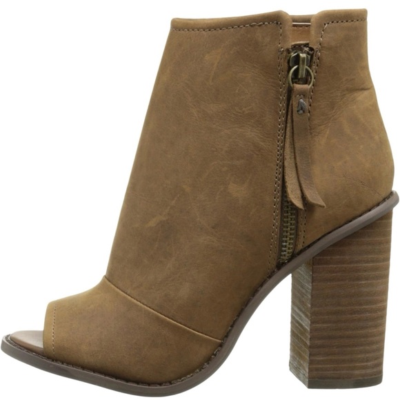 Kelsi Dagger Brooklyn
Womens Side Zip Block Heel Peep Toe Booties Brown Size 7.5 - Picture 9 of 14